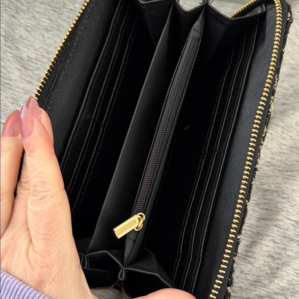 Fashion Brand Company Black and Gold Wallet - Picture 2 of 3